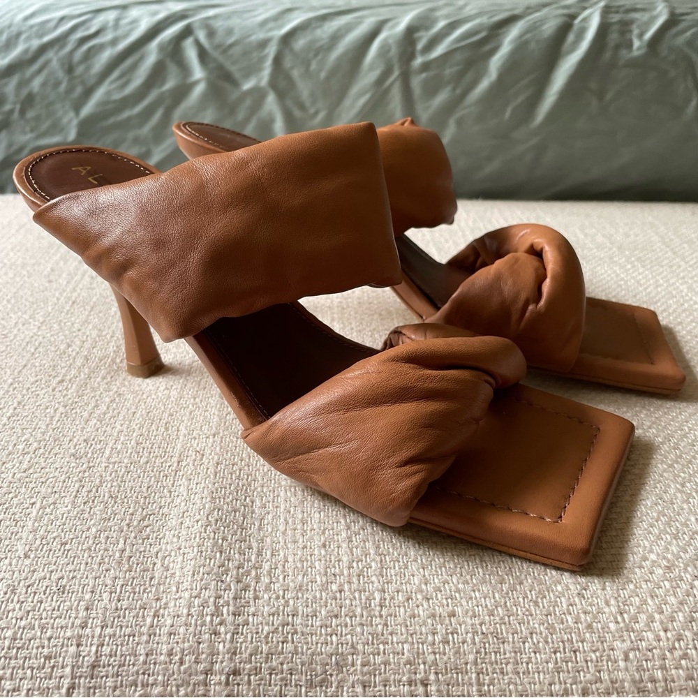 ALOHAS Twist Strap Heels Camel 36 NEW